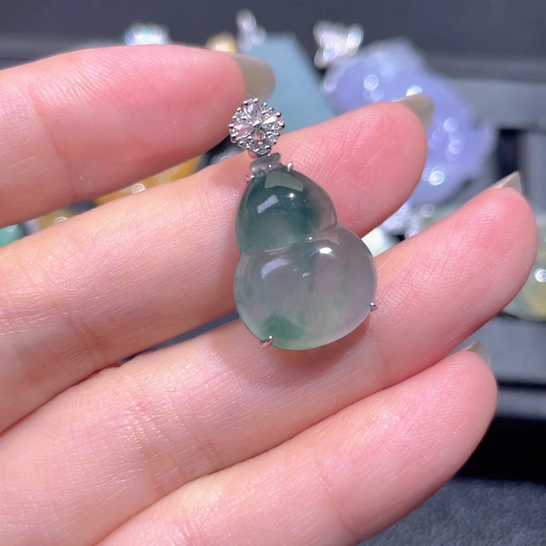 颈饰18K金镶嵌翡翠翡翠