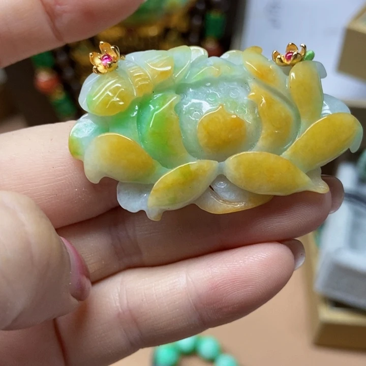 翡翠未镶嵌颈饰吊坠