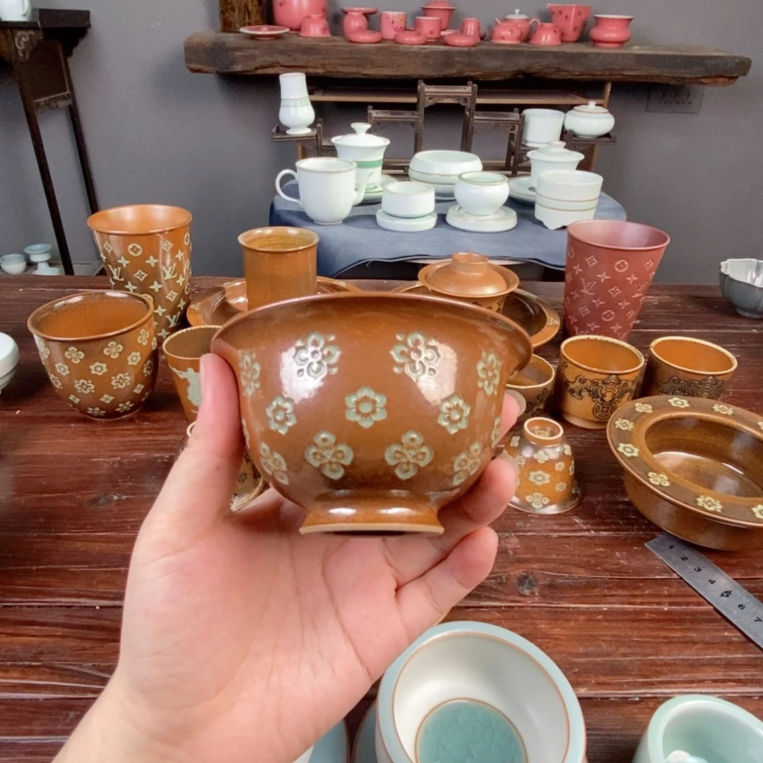 朱砂胎草木灰宝相花纹