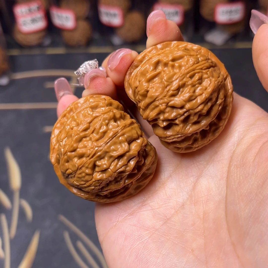 文玩核桃吊坠平谷金樽42