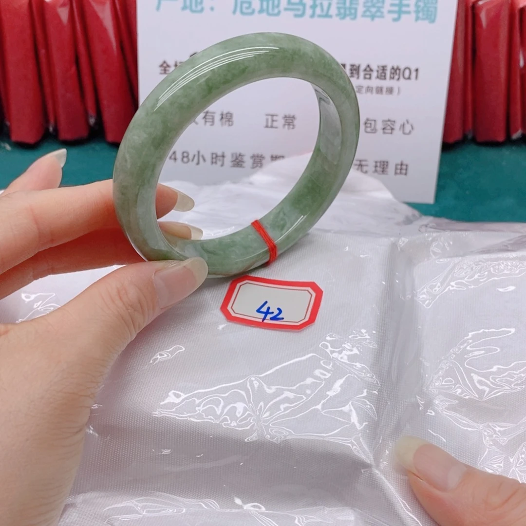 翡翠手镯未镶嵌爱*422222222