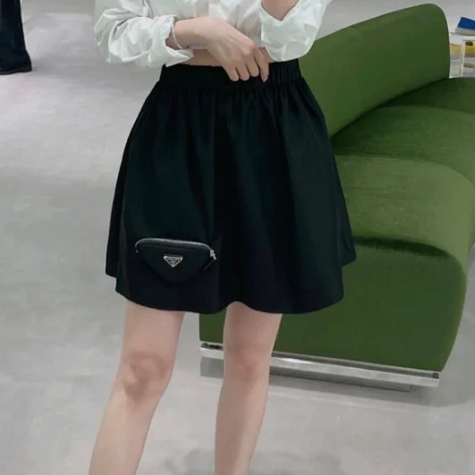 99新 Prada/普拉达 短裤 /36码/Xsp32352