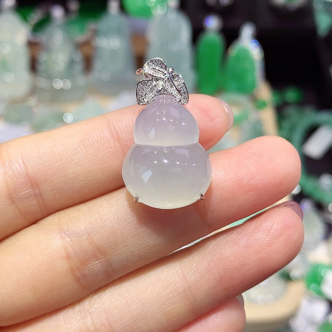 颈饰18K金镶嵌翡翠葫芦