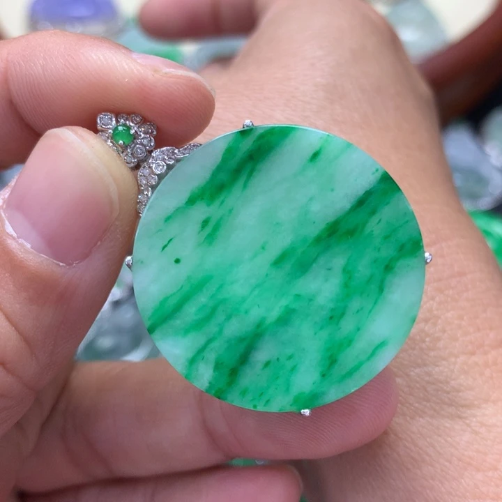 翡翠吊坠(不含链)18K金镶嵌