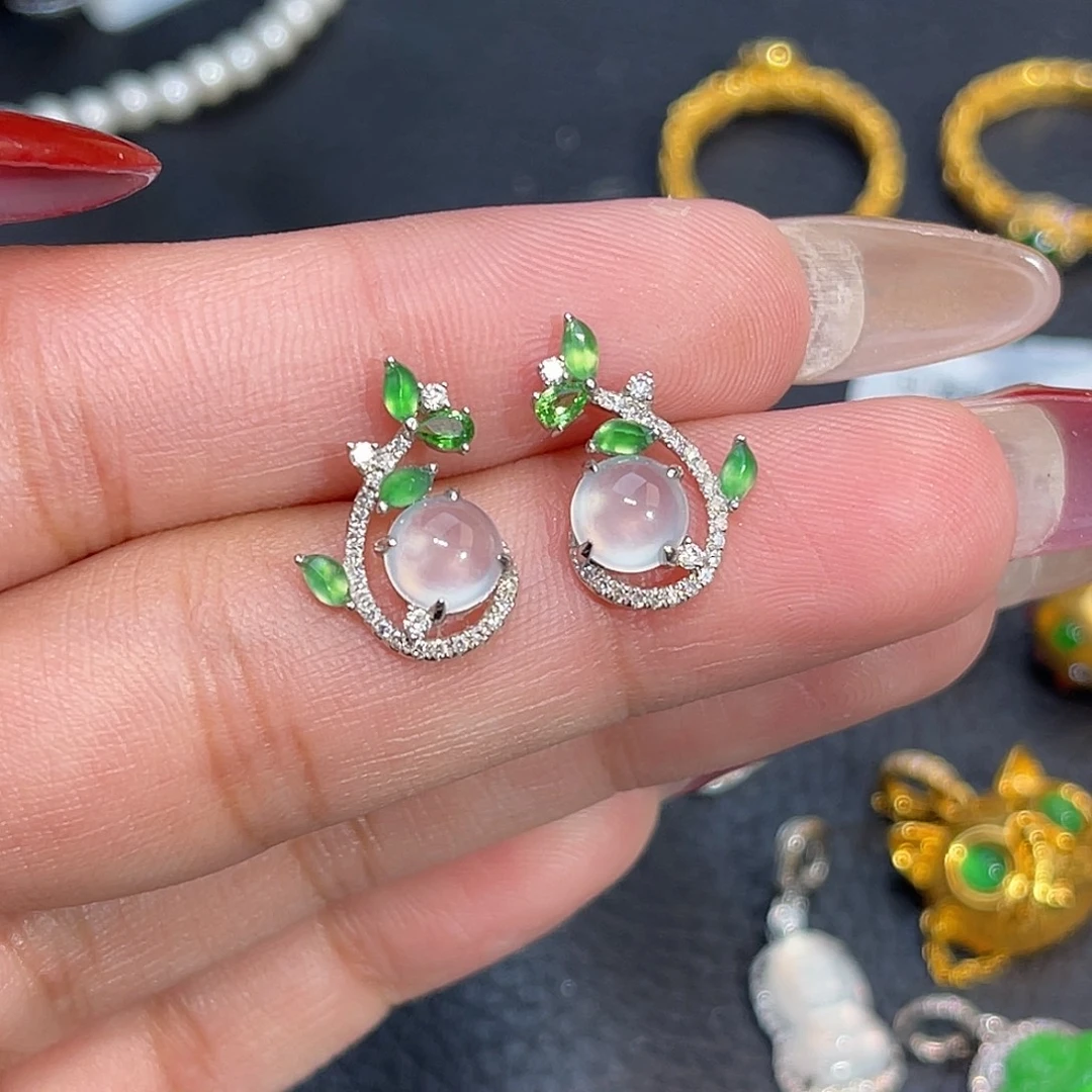 18K金镶嵌翡翠耳饰蛋面