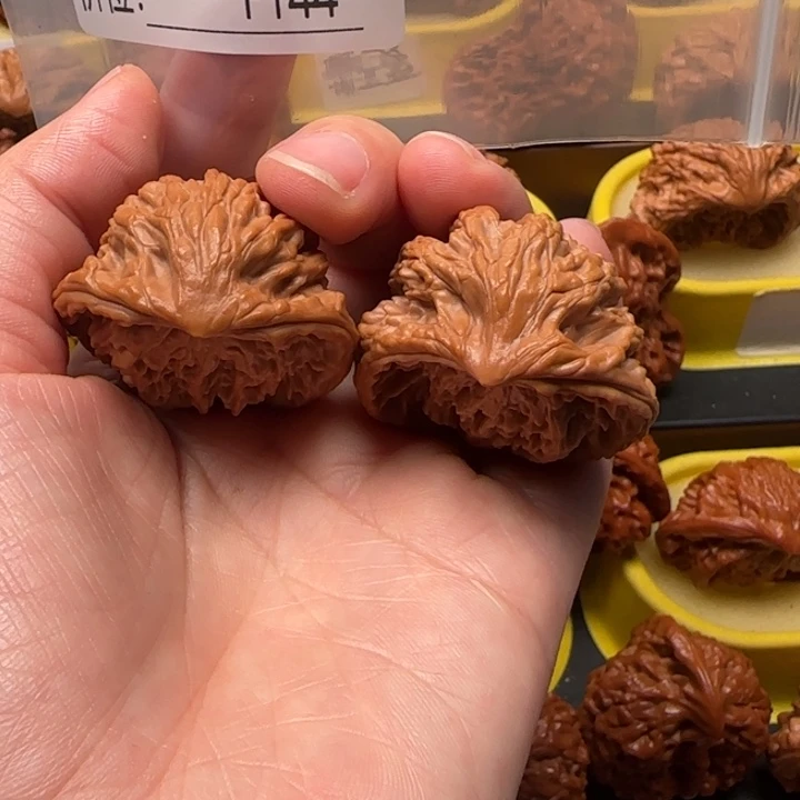 晴***空文玩核桃吊坠虎头蛇王38