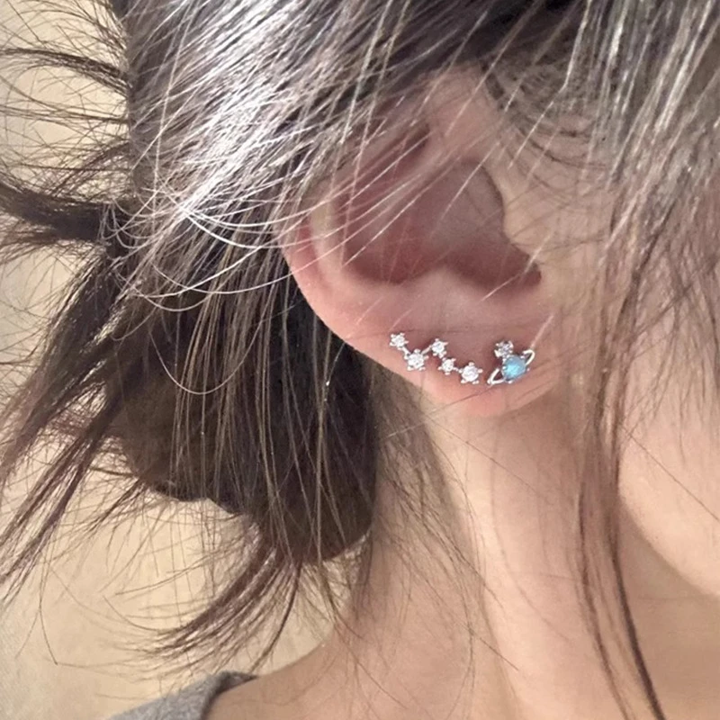 黄铜锆石耳饰 蓝色土星耳钉女新款简约气质配饰精致小众清冷感锆