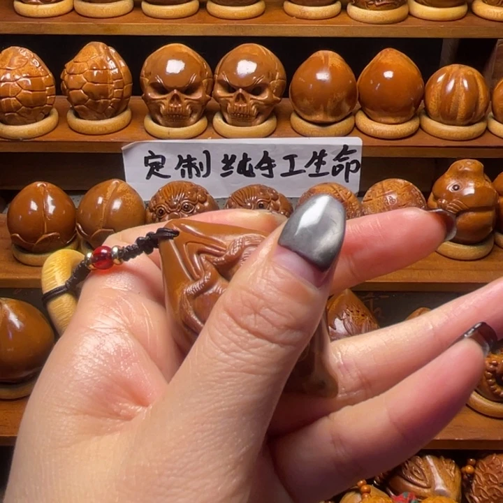 腊***霜把件橄榄核生命俩面
