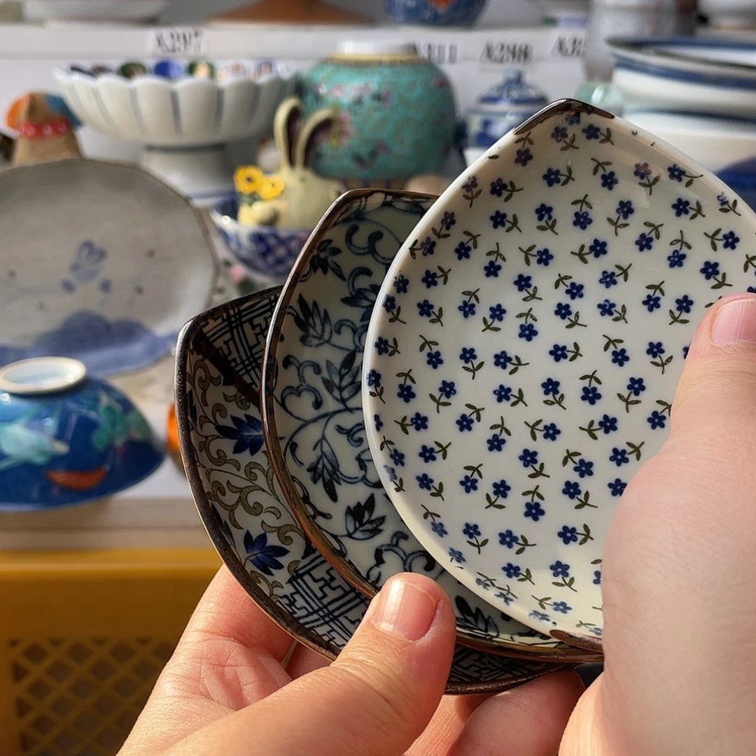 瓷片献****束哈哈哈我真的要把她打在脑