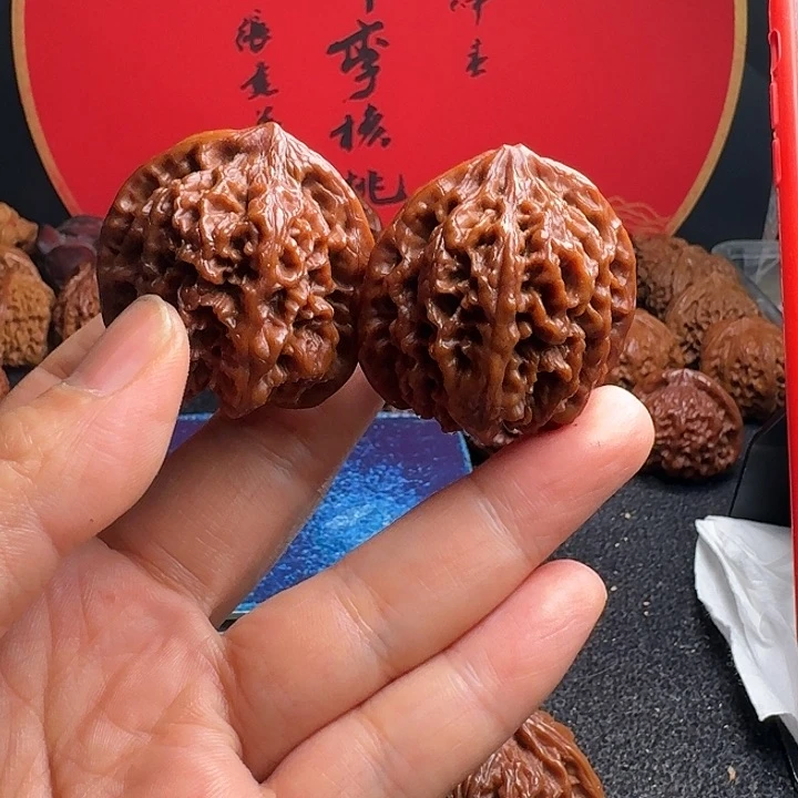 文玩核桃把件盘龙