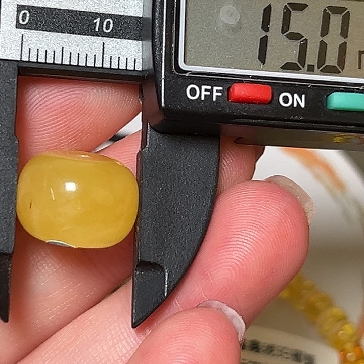 蜜蜡未镶嵌裸石微瑕151