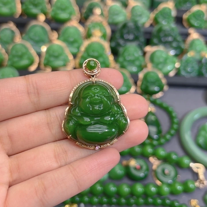 颈饰18K金镶嵌和田玉（碧玉）