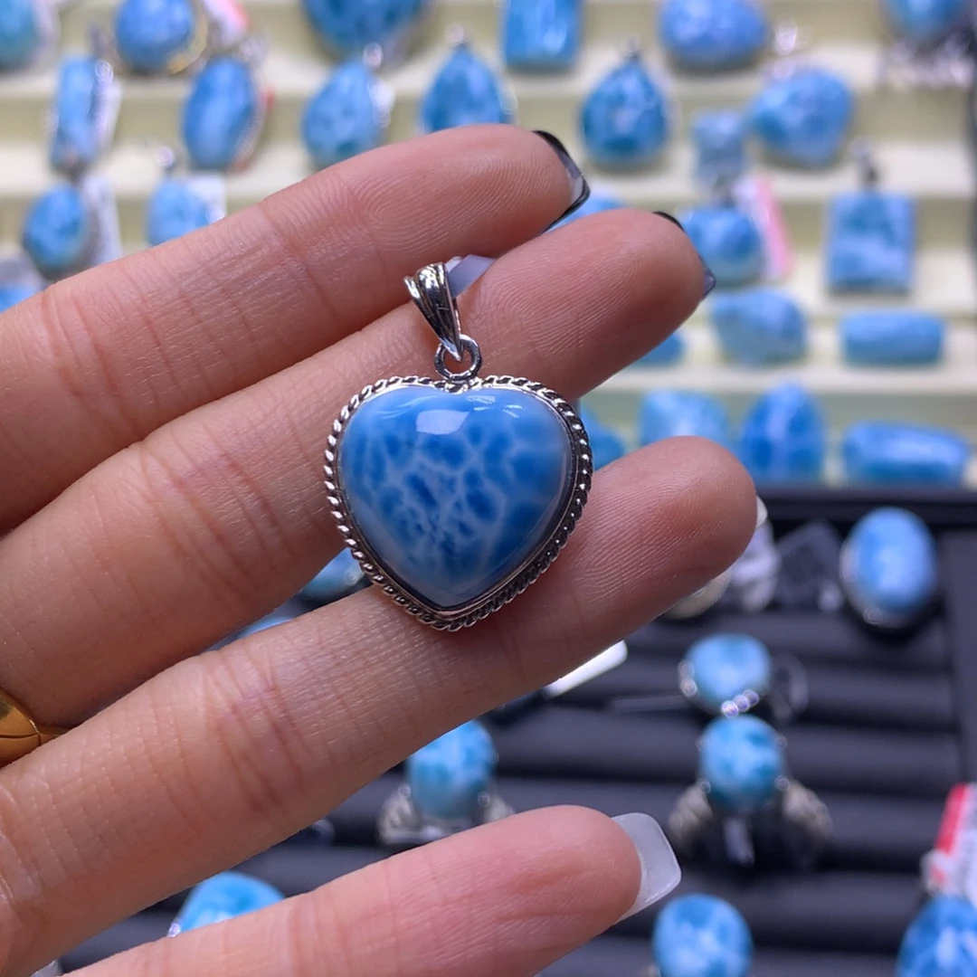 针钠钙石（海纹石）未镶嵌颈饰火山蓝爱心吊坠色差略异