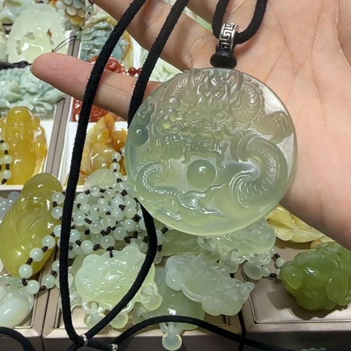 蛇纹石玉吊坠未镶嵌