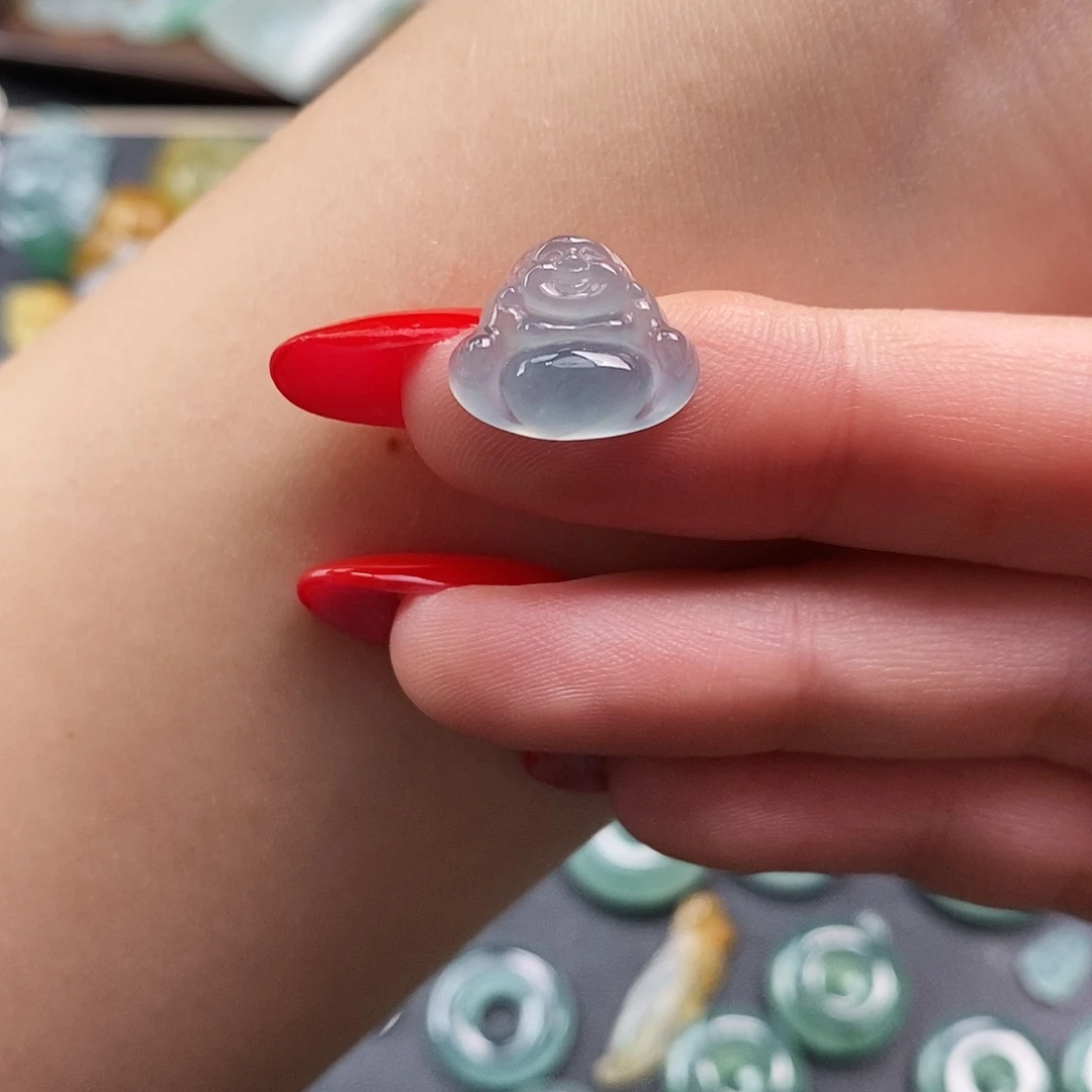 翡翠未镶嵌颈饰佛公