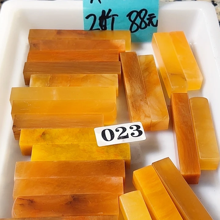 印石青田石新疆美人红石1.5正章，高度7-9公分，数量25个