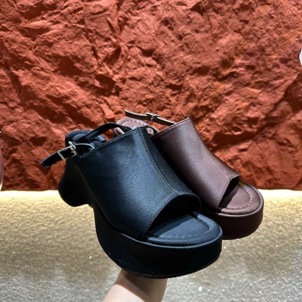 311镂空便透气运动拖鞋休闲夏季外穿坡跟凉拖鞋网红