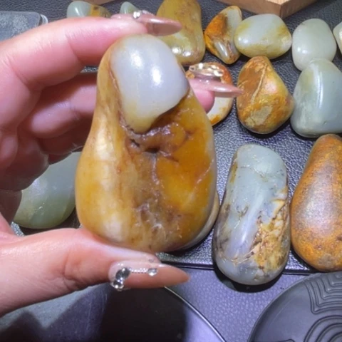 和田玉颈饰未镶嵌