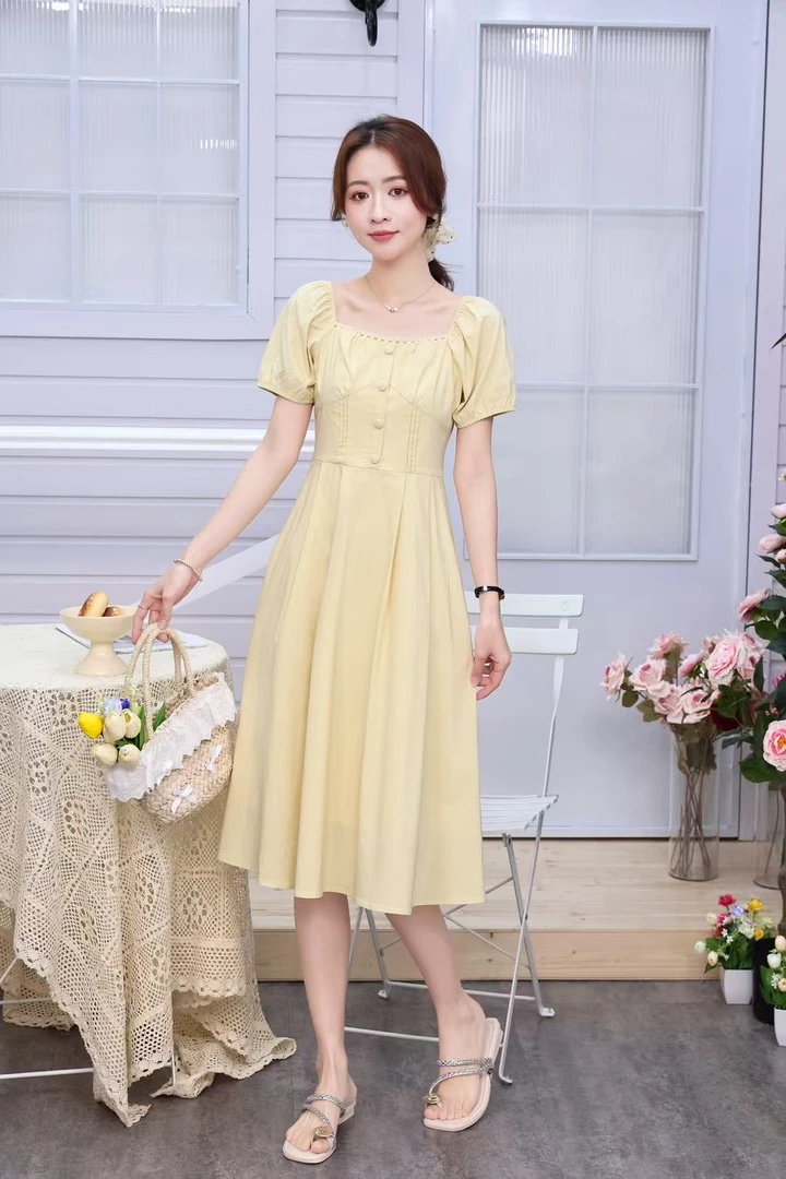 法式轻奢新款时尚洋气修身方领连衣裙女温柔甜美气质裙子女式