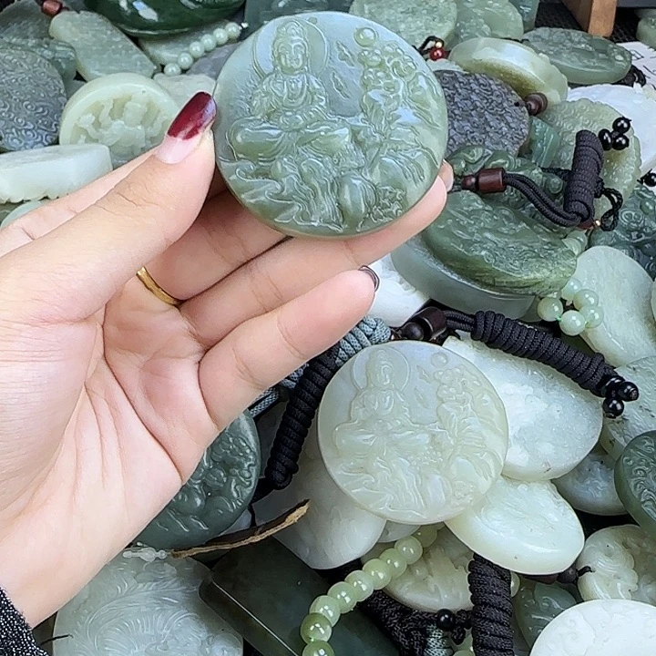 和田玉未镶嵌颈饰