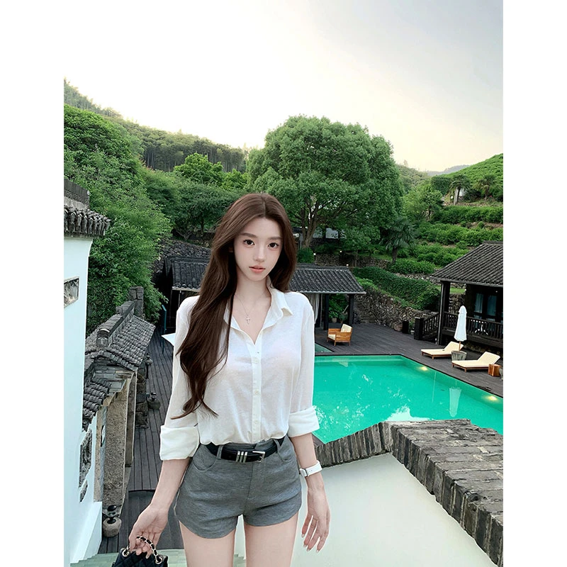 2025年夏季新款ins气质复古老钱风微透薄款衬衫配高腰显瘦短裤女