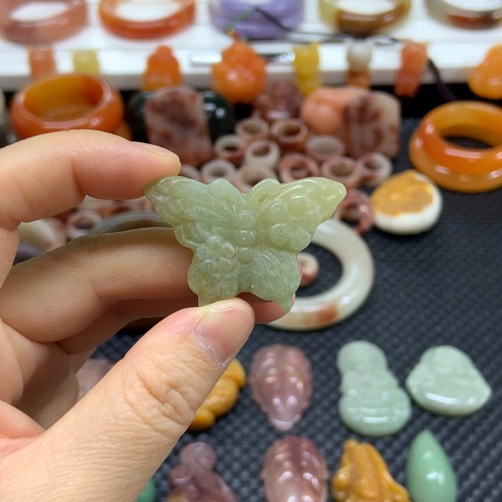 石英质玉未镶嵌颈饰