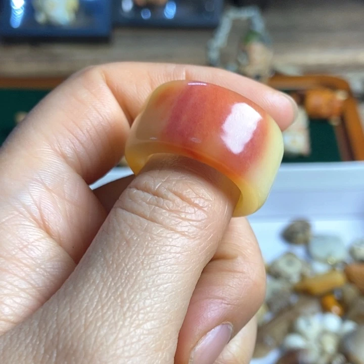 妙****》配饰驼骨雕刻板指一个