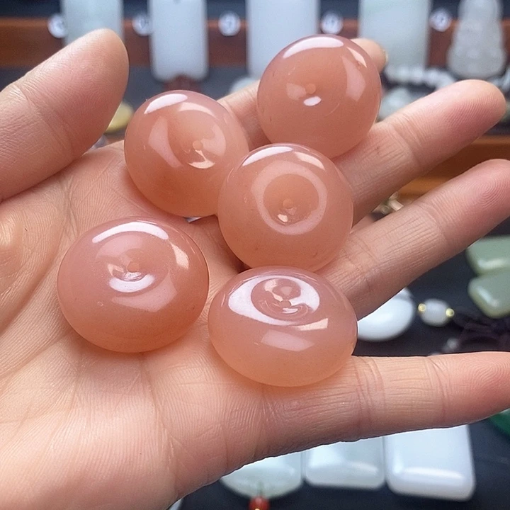 石英质玉颈饰合金