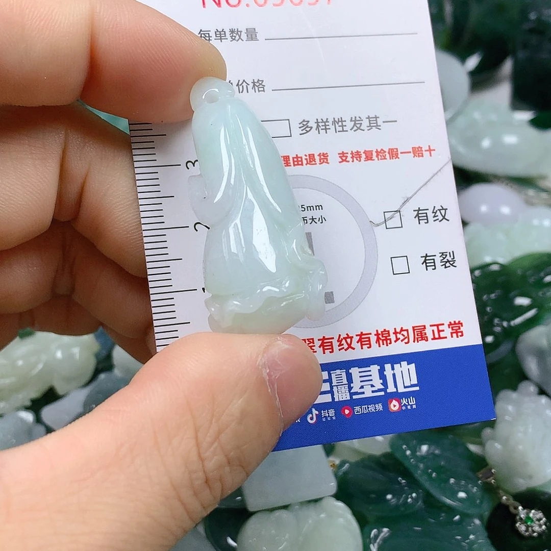 翡翠颈饰未镶嵌天然翡翠