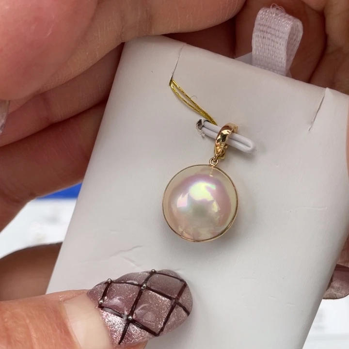 拼合珍珠（马贝珠）颈饰18K金镶嵌