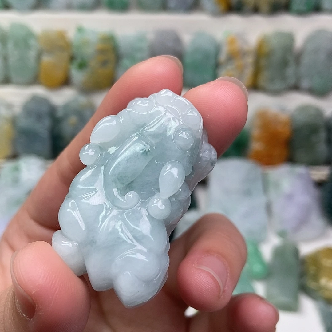 翡翠未镶嵌吊坠(赠链)口含珠