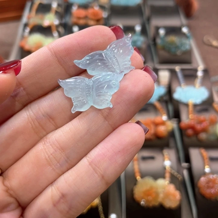 蛇纹石玉吊坠(赠链)未镶嵌v***薇
