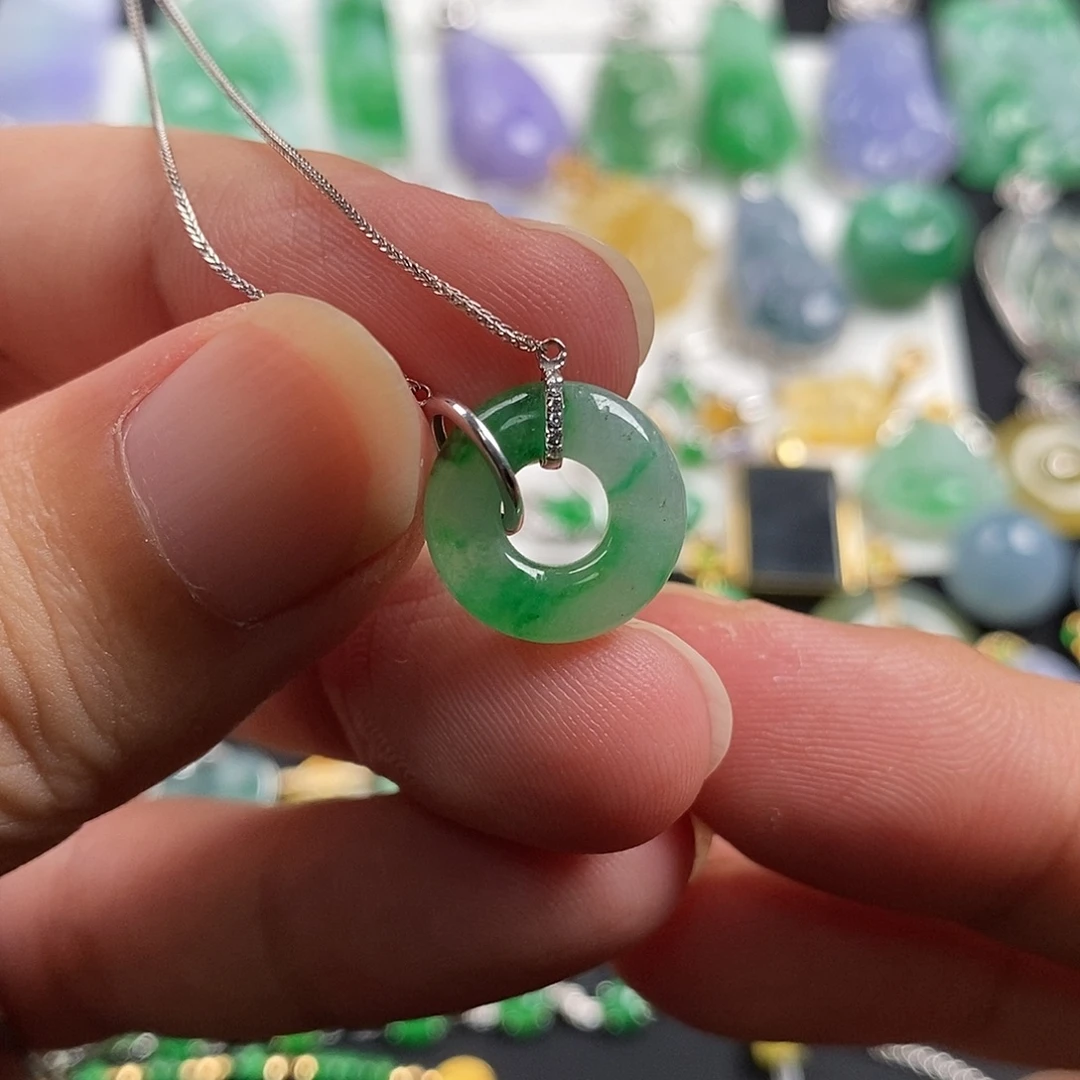 翡翠18K金镶嵌颈饰翡翠