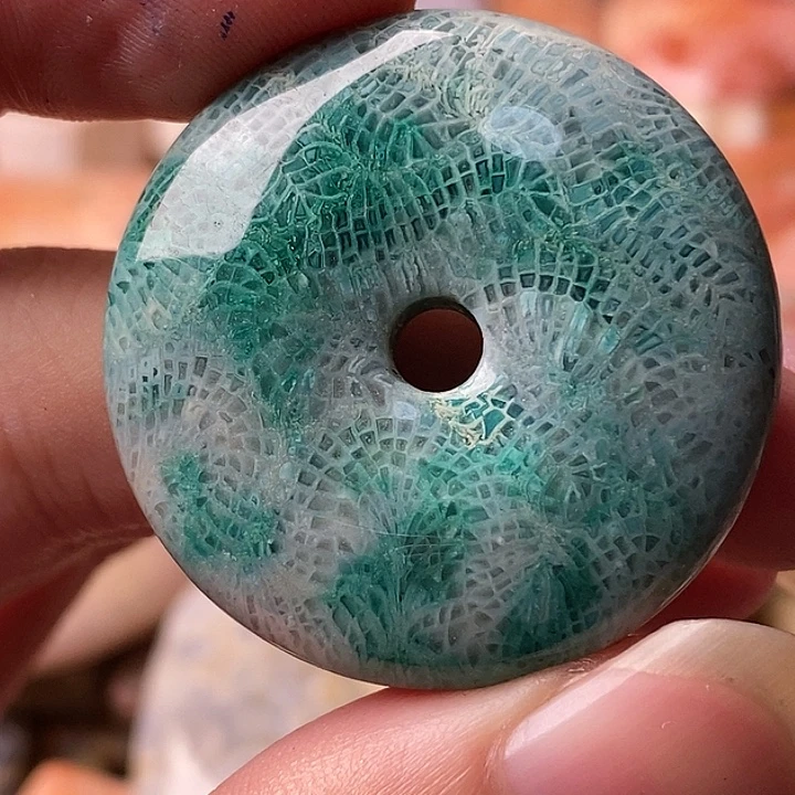 顽***雕硅化玉未镶嵌吊坠