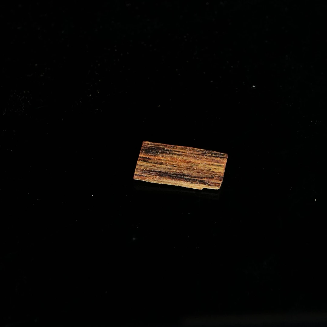 B5570 越南芽庄白奇楠沉水方块料 1.76x0.91x0.3cm 0.38cm