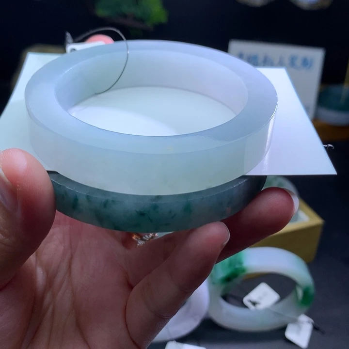 定制翡翠未镶嵌翡翠手镯
