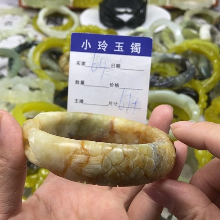 蛇纹石玉未镶嵌手镯