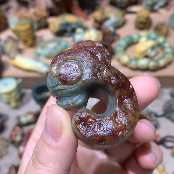 未镶嵌岫岩河磨玉（透闪石质玉）把件