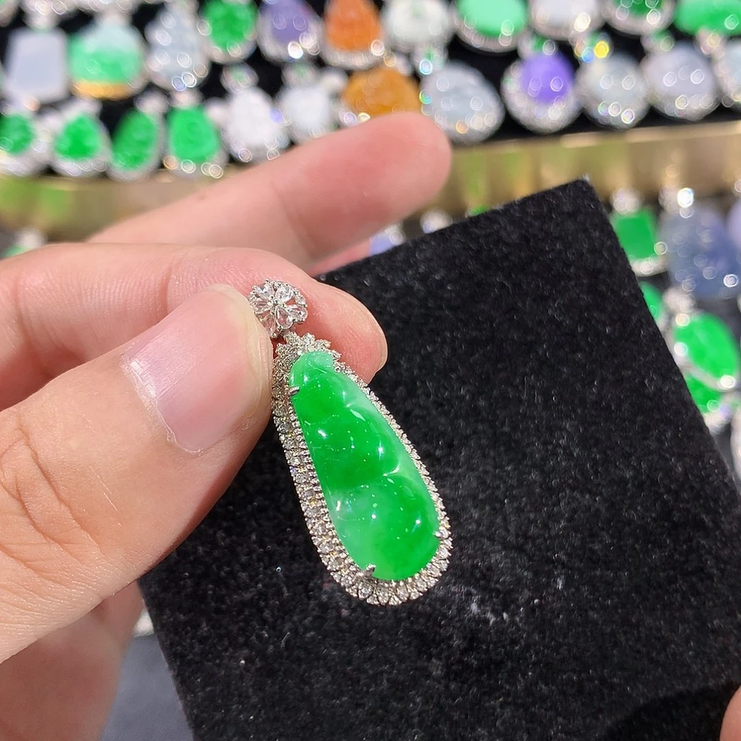 翡翠18K金镶嵌颈饰