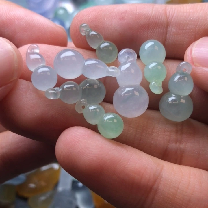 定制翡翠未镶嵌挂件