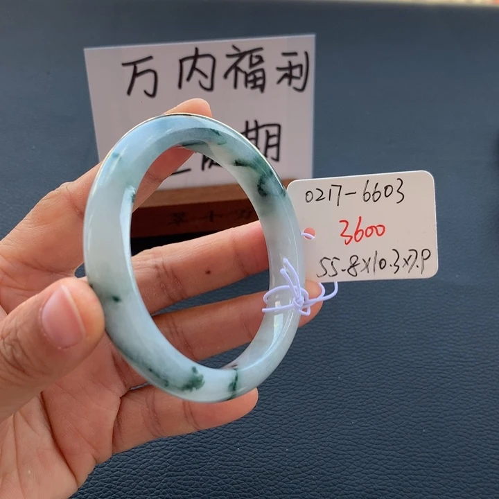 翡翠手镯未镶嵌翡翠手镯