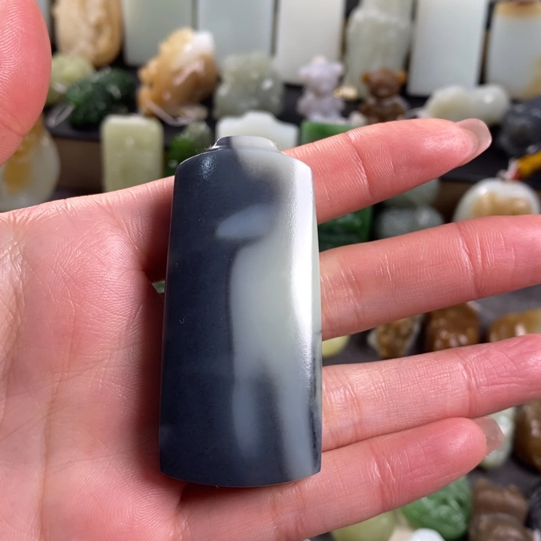 徐****和田玉未镶嵌颈饰