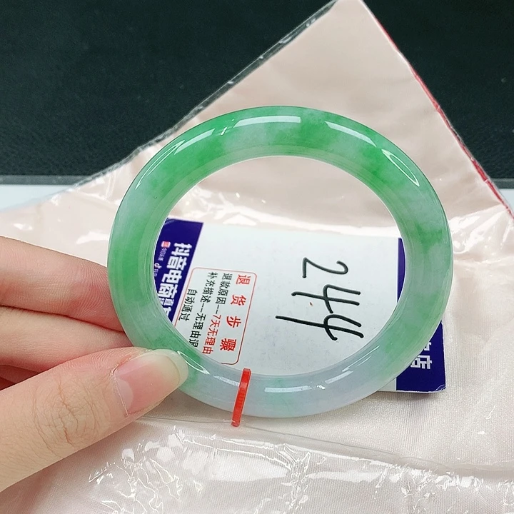 未镶嵌手镯（圆镯）翡翠茶**肆翡翠手镯