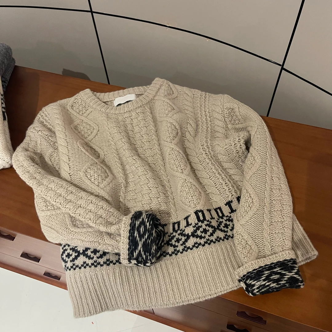 新款气质休闲韩版简约圆领长袖毛衣Z091071