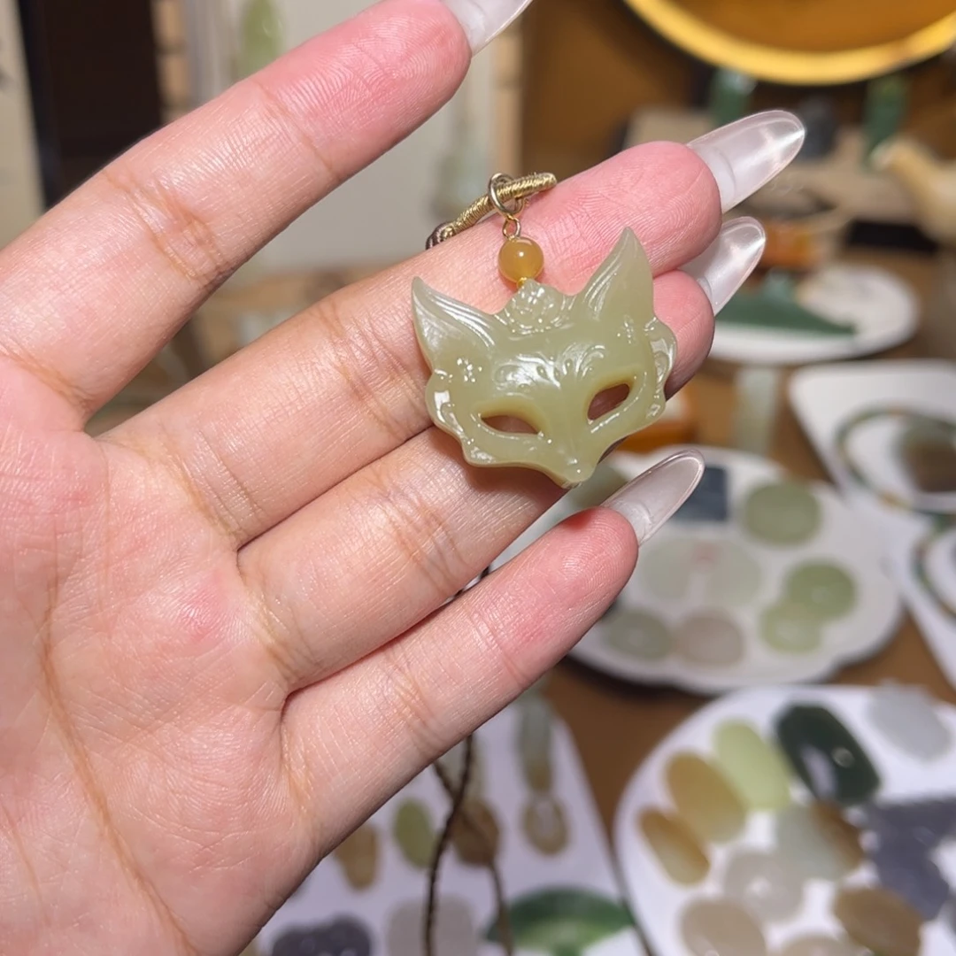 ****：和田玉未镶嵌颈饰