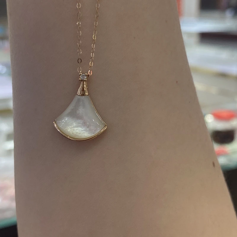 18K金白色群群项链 玫瑰金色40-45CM白贝母裙子带钻项链