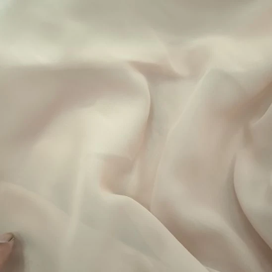 淡粉色雪纺微透9.9元3米