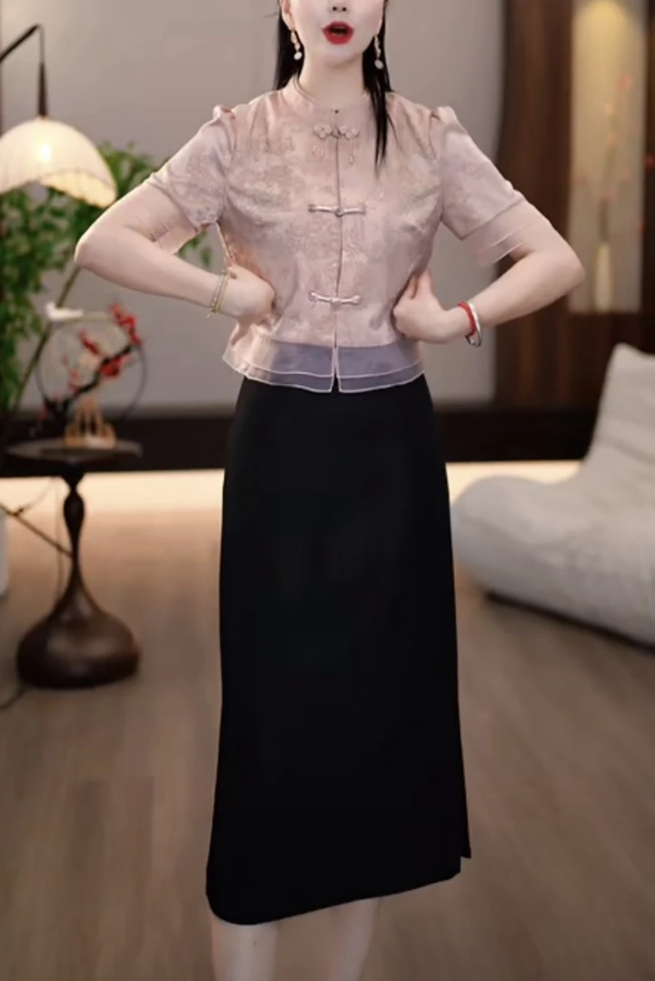 胜琳品牌女装2025夏季中式盘扣粉色缎面拼纱短袖小衫连衣裙两件套