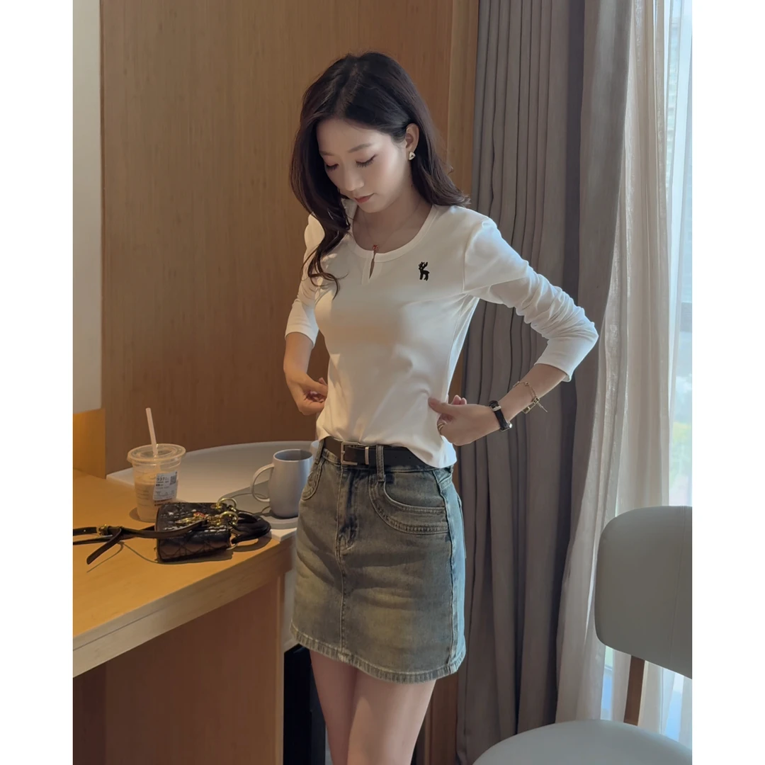 刺绣长袖T恤2025秋季新款修身显瘦短款内搭打底上衣女+高腰牛仔裙