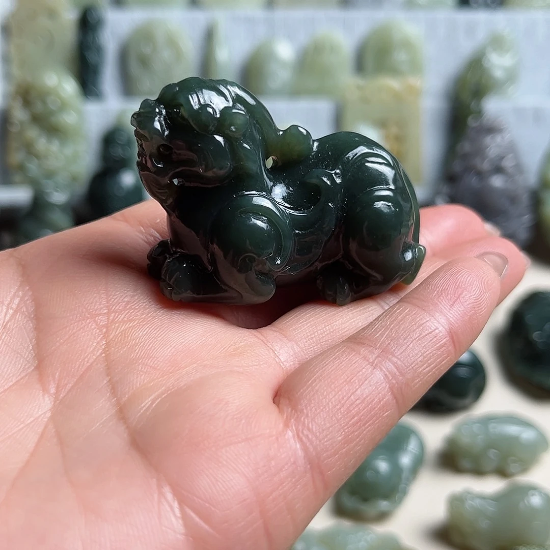 和田玉未镶嵌把件